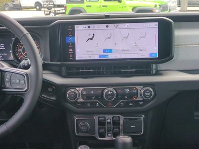 2025 Jeep Wrangler - Photo 20