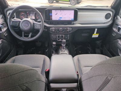 2025 Jeep Wrangler - Photo 17