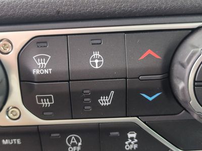 2025 Jeep Wrangler - Photo 25