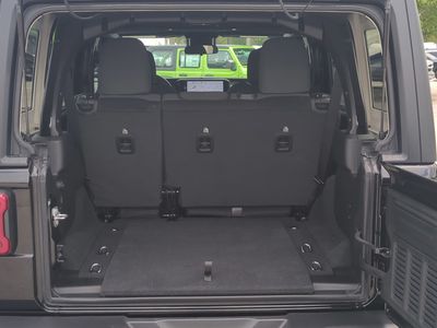 2025 Jeep Wrangler - Photo 15