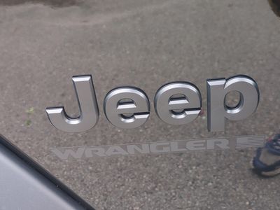 2025 Jeep Wrangler - Photo 14