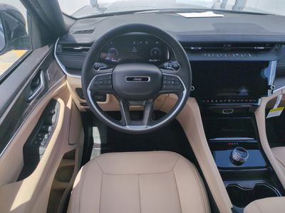 2026 Jeep Grand Cherokee — photo 17 view