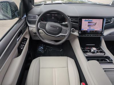 2026 Jeep Grand Wagoneer - Photo 17