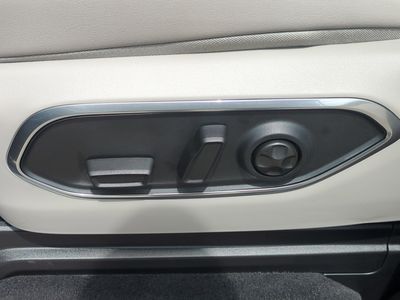 2026 Jeep Grand Wagoneer - Photo 21