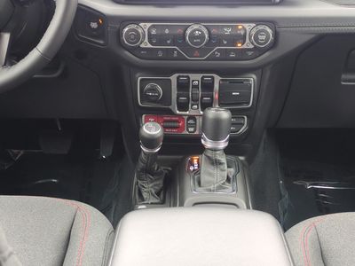 2026 Jeep Wrangler - Photo 22
