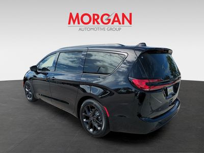 2026 Chrysler Pacifica — photo 7 view