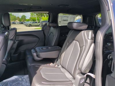 2026 Chrysler Pacifica — photo 15 view