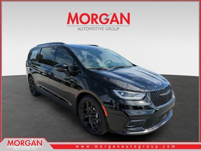 2026 Chrysler Pacifica Select in Black — front three-quarter view