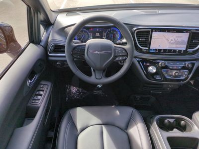 2026 Chrysler Pacifica — photo 17 view