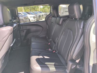 2026 Chrysler Pacifica — photo 15 view