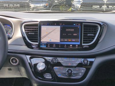 2026 Chrysler Pacifica — photo 19 view