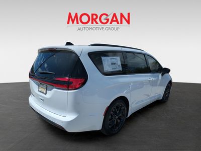 2026 Chrysler Pacifica — detail view