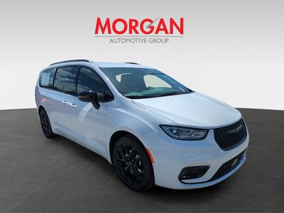 2026 Chrysler Pacifica — side profile view