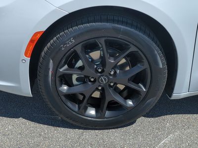 2026 Chrysler Pacifica — photo 11 view