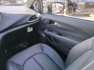 2026 Chrysler Pacifica — photo 18 view