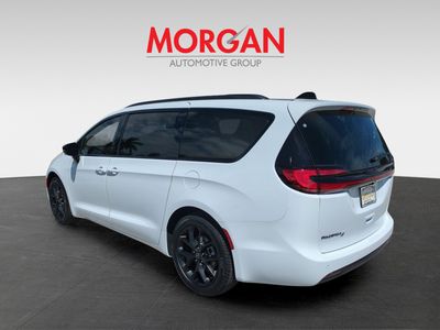 2026 Chrysler Pacifica — photo 7 view