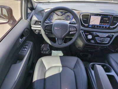 2026 Chrysler Pacifica — photo 17 view