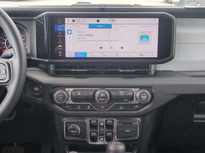 2026 Jeep Wrangler - Photo 18