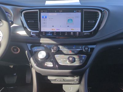 2026 Chrysler Pacifica — photo 19 view
