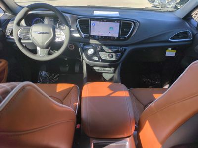 2026 Chrysler Pacifica — photo 16 view