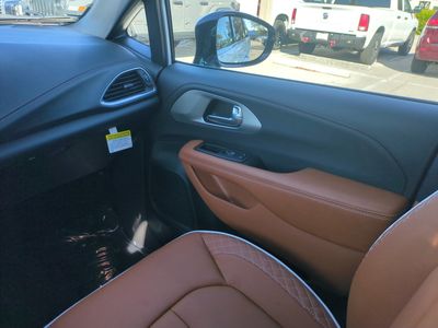 2026 Chrysler Pacifica — photo 18 view