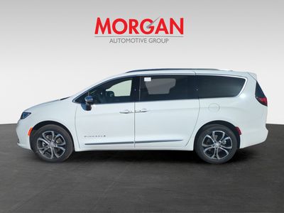 2026 Chrysler Pacifica — photo 8 view