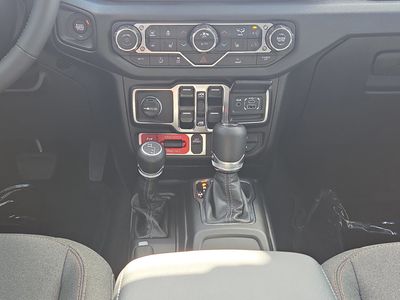 2026 Jeep Wrangler - Photo 21