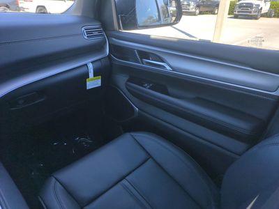 2026 Jeep Grand Wagoneer - Photo 18