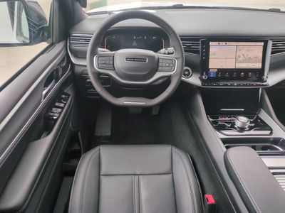 2026 Jeep Grand Wagoneer - Photo 17