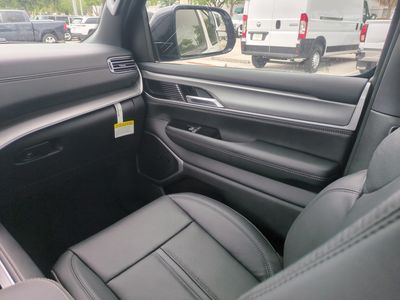 2026 Jeep Grand Wagoneer - Photo 18