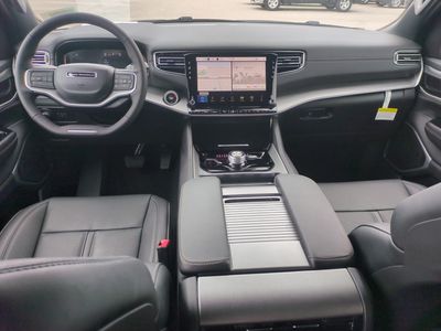 2026 Jeep Grand Wagoneer - Photo 16