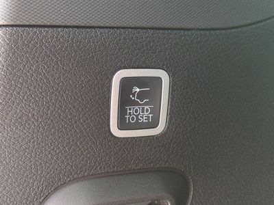 2026 Jeep Grand Wagoneer - Photo 14