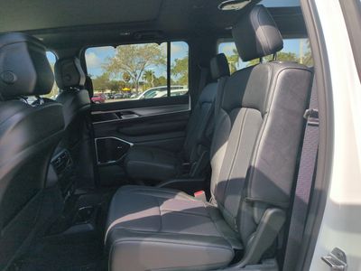 2026 Jeep Grand Wagoneer - Photo 15
