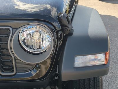 2026 Jeep Gladiator — photo 10 view