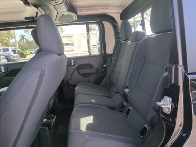 2026 Jeep Gladiator — photo 14 view