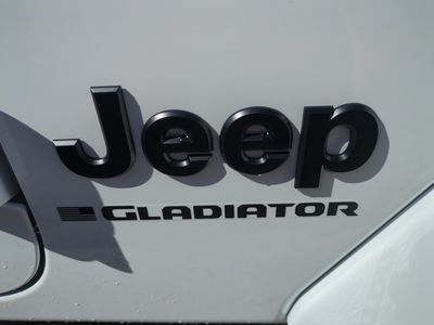2026 Jeep Gladiator - Photo 13