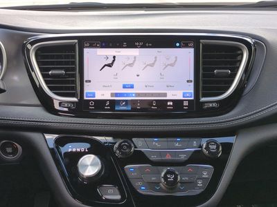 2026 Chrysler Pacifica — photo 19 view