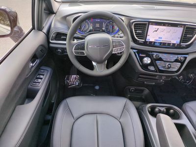 2026 Chrysler Pacifica — photo 17 view