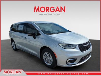2026 Chrysler Pacifica Select in Silver — front three-quarter view