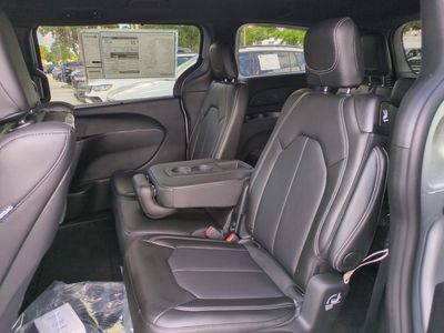 2026 Chrysler Pacifica — photo 15 view