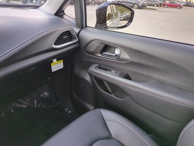 2026 Chrysler Pacifica — photo 18 view