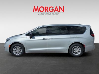 2026 Chrysler Pacifica — photo 8 view