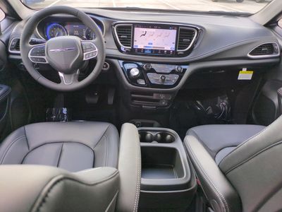 2026 Chrysler Pacifica — photo 16 view