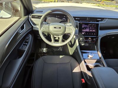 2025 Jeep Grand Cherokee - Photo 16
