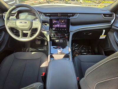2025 Jeep Grand Cherokee - Photo 17