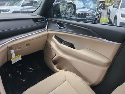 2026 Jeep Grand Cherokee - Photo 18