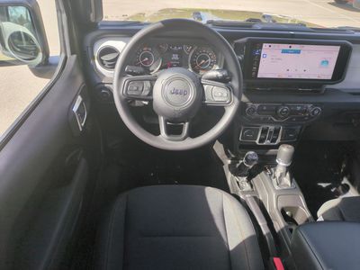 2026 Jeep Wrangler - Photo 17