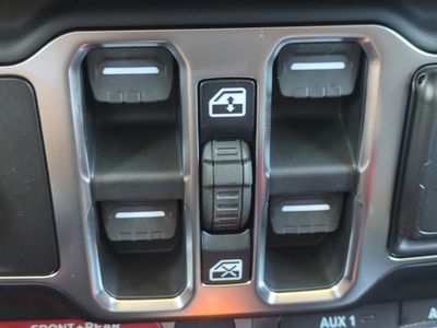 2026 Jeep Wrangler - Photo 25