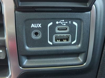 2026 Jeep Wrangler - Photo 23