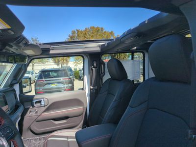 2026 Jeep Wrangler - Photo 23